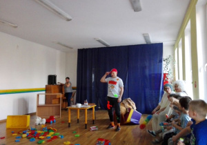 O Grzesiu Brudasku- teatrzyk z udziałem rodziców.