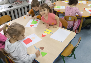 Każdy przedszkolak tworzył własnego pajacyka.