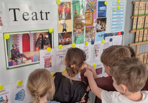 Teatr to scenografia, rekwizyty