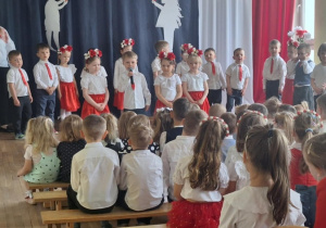 Wprowadziliśmy w uroczystą atmosferę recytując krótkie wiersze.