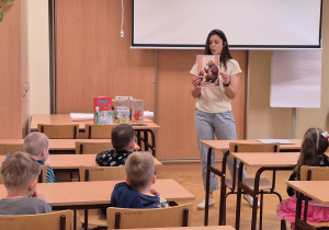 Słuchamy opowiadania o misiu