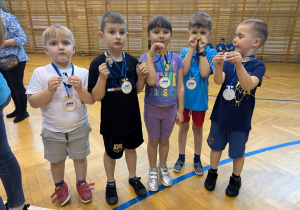 Nasze dzieci z medalami.
