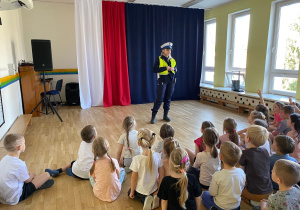 Odwiedziła nas w przedszkolu Pani Policjantka.