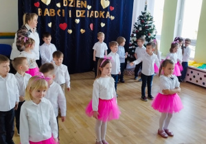 Ustawiliśmy się do kolejnego tańca.