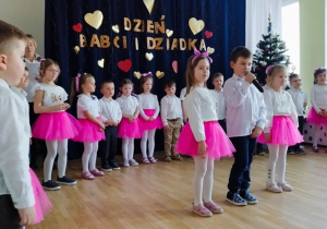 Mikołaj, Ada i Nikola powiedzieli wierszyki.