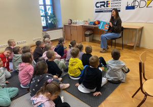 Wysłuchaliśmy bajki o "Wiewiórkach, które nie chciały się dzielić".