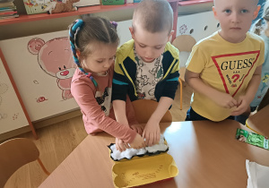 Sara, Igor i Gracjan przy pracy.