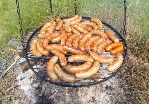 Kiełbacha już zarumieniona, czas na obiad.