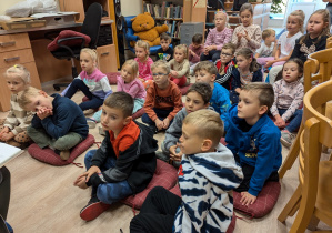 Siedzieliśmy na poduchach.