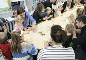 Na warsztaty świąteczne zostali zaproszeni rodzice.