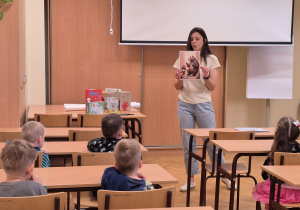 Słuchamy opowiadania o misiu