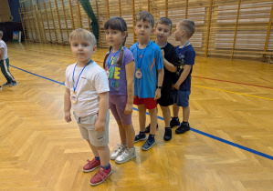 Na starcie.