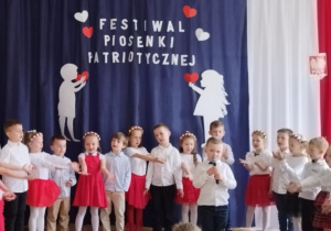 W skupieniu wykonaliśmy piosenkę "To jest mój kraj"