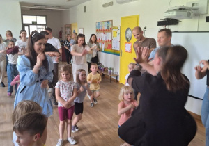 Naśladowaliśmy ruchy pani.