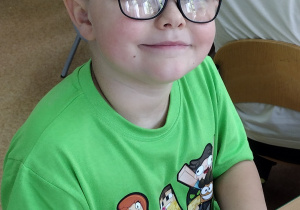 Bartek uśmiecha się