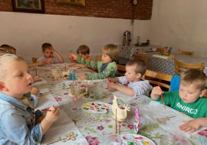 Każdy był zajęty swoim zadaniem.