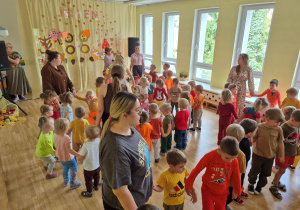 Grupowe kółeczka z Panią Jesień