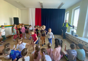 Ćwiczyliśmy razem z grupą "Biedronek".