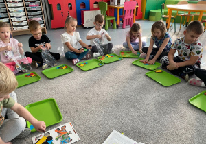 Niektóre figury odkładaliśmy do torebek foliowych.