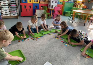 Układaliśmy tyle figur, ile usłyszeliśmy uderzeń na bębenku.