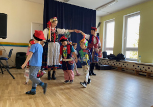 I uśmiechy dopisywały.