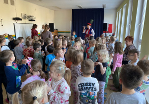 Wszyscy zatańczyliśmy jeszcze poleczkę.