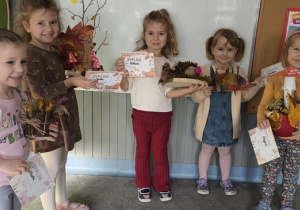 Prace konkursowe przyniosło wiele dzieci.