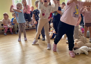 Wiktoria i Klara na pierwszym planie.