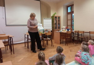 Pani pokazywała nam różne książeczki.