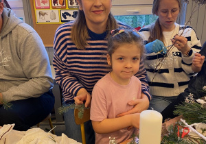 Laura z mamą i mama Oliwki.