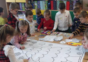 Kolorowaliśmy wspólnie choinkę