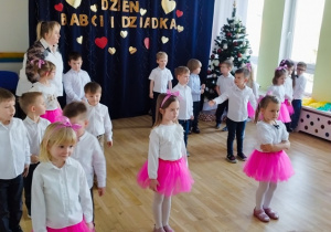 Ustawiliśmy się do kolejnego tańca.