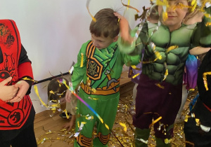 Podrzucaliśmy i łapaliśmy paski.