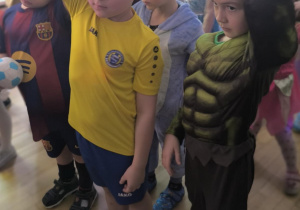 Fabian i Marcel tańczą