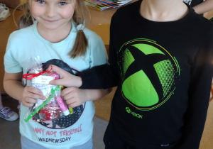 Zuzia K. dostała prezent od Mikołaja K.