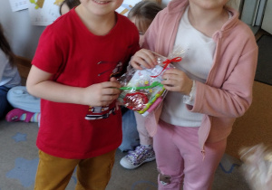 Zosia G.dostała prezent od Mikołaja U.