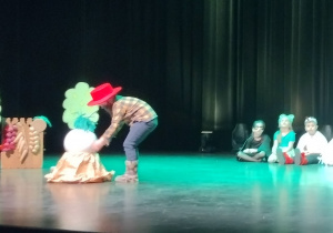 Dziadek zasadził rzepkę...