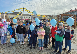 Obchodzimy Dzień Autyzmu na rynku skiernirewickim