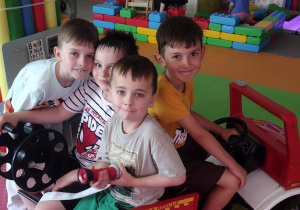 Chłopcy zmieścili się w jednym Wozie