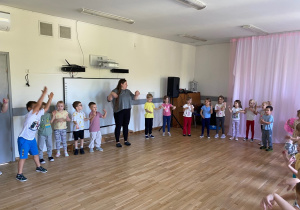 Rozpoczęliśmy go wspólną zabawą.