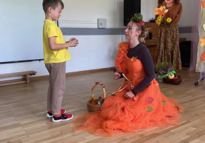 Antek zgadywał z zamkniętymi oczami.
