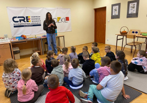 Wybraliśmy się do Biblioteki Pedagogicznej na zajęcie Zgoda na gałęzi - bajka o współpracy.