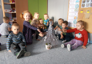 Zrobiliśmy drzewko na świąteczny konkurs.